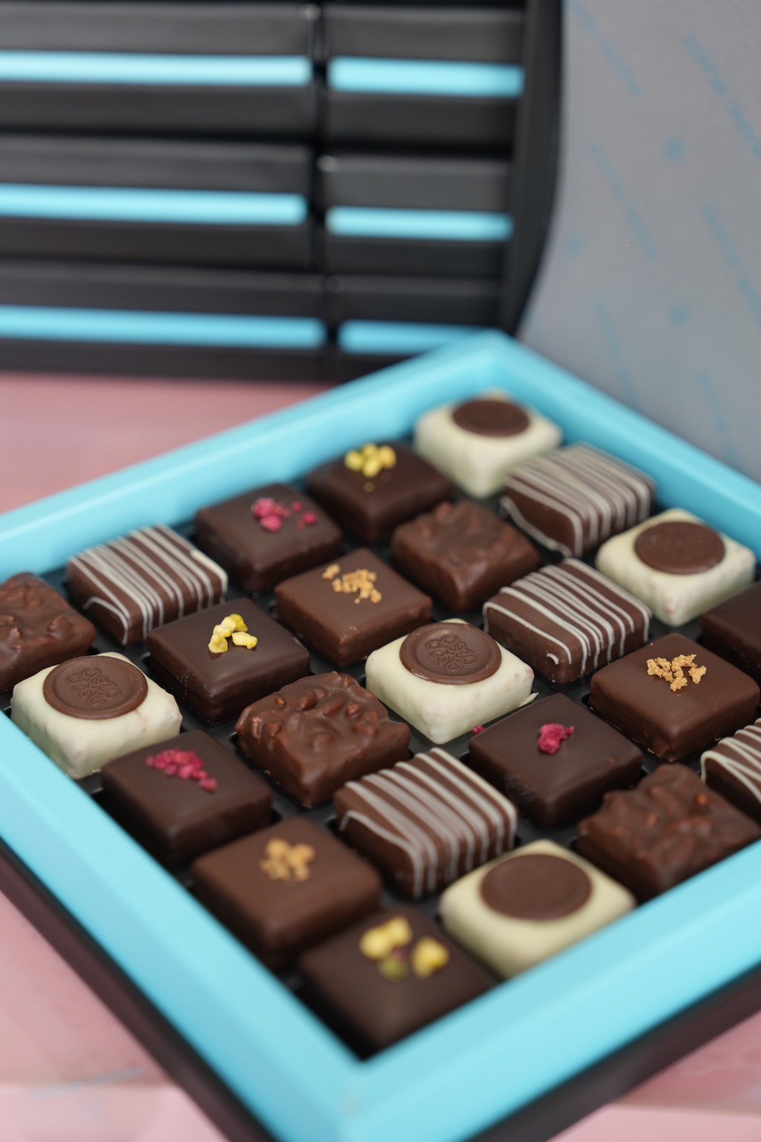 THE GOURMET CHOCOLATE - Image 2